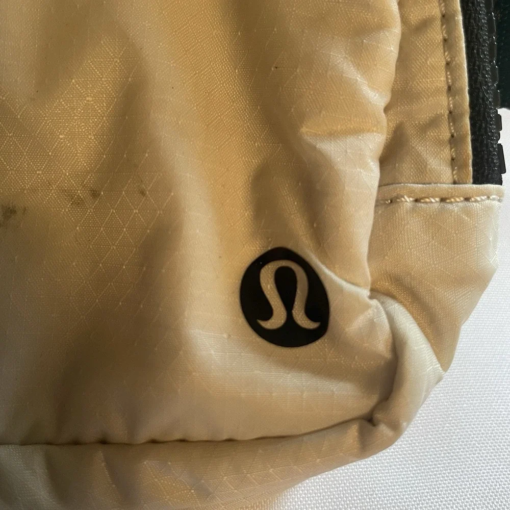 Lululemon Everywhere Offwhite White Nylon Black Belt Fanny Pack Bag Purse